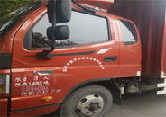 出貨量大，貨車(chē)一輛不夠再來(lái)一輛